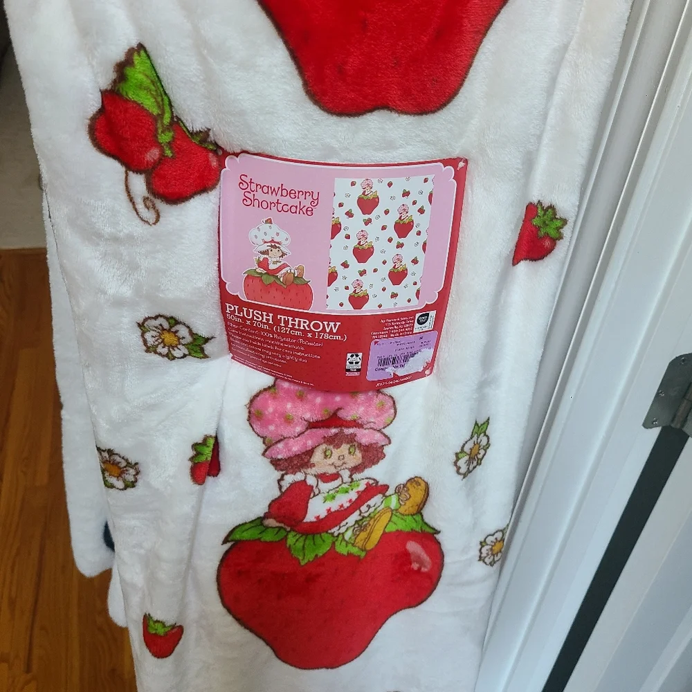 Strawberry Shortcake Plush Blanket 🍓